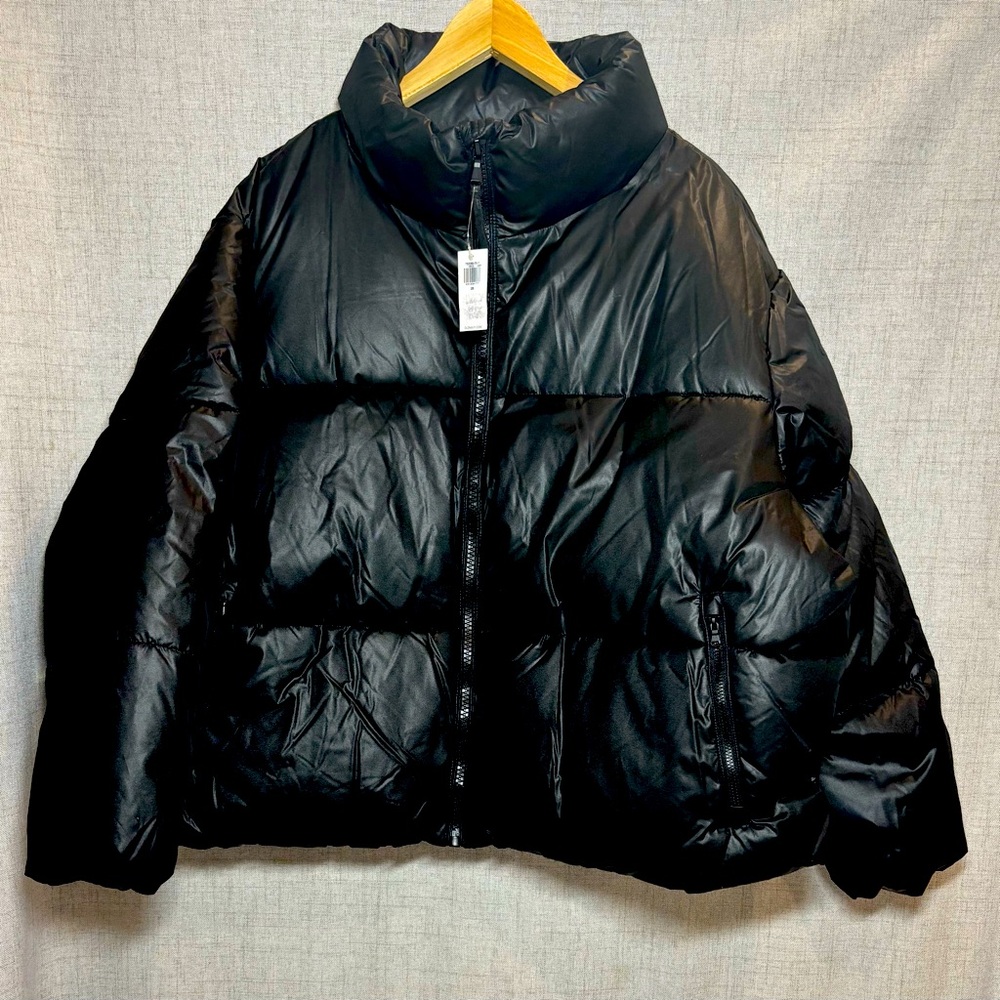 OLD NAVY puffer coat. New with tags. Toggles/elastic at waist. Mock neck 2XL XXL